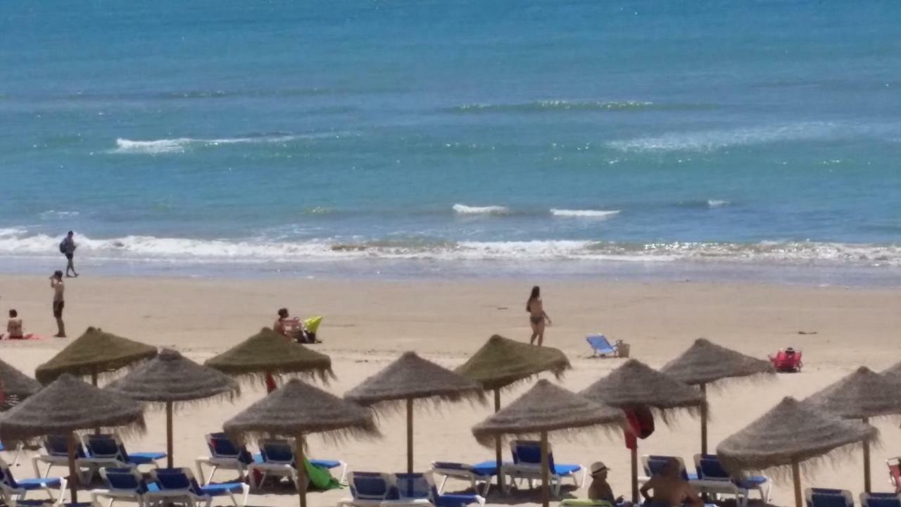 Estudio Deluxe Playa De La Victoria Cadiz Bagian luar foto