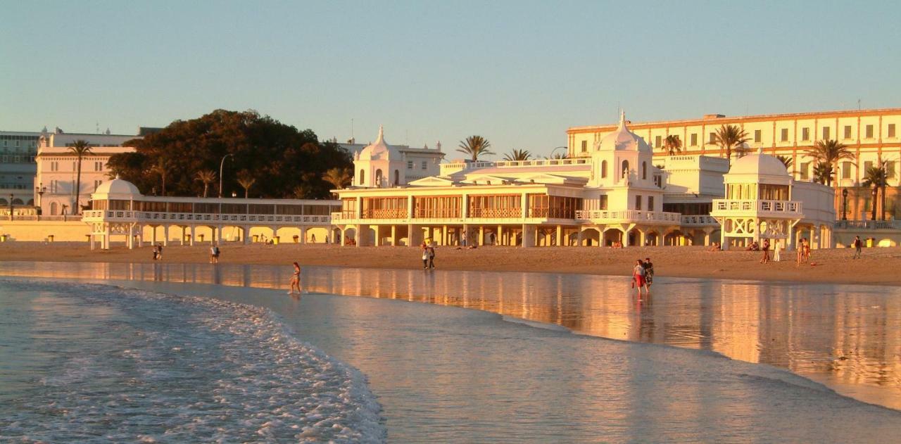 Estudio Deluxe Playa De La Victoria Cadiz Bagian luar foto